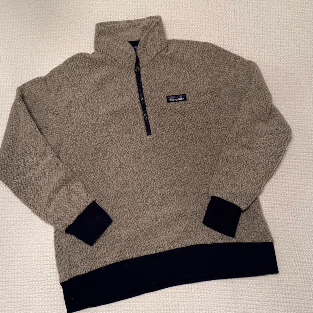 Patagonia Women's Gray and Navy Blue Zip-Up Top - Picture 2 of 4